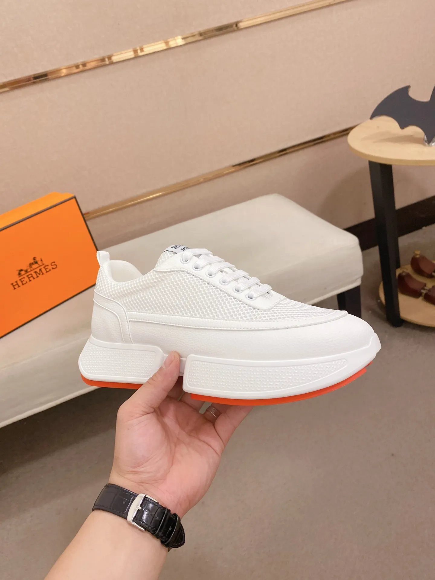 Men's clothing and shoes💰: 462💰《HERMES》【Classic Original Version】Hermès; Top 🔝 Purchasing Agency 🔍🔍Men's latest 🇺🇸 counters are on sale simultaneously, imported from Italy original ▲▲cowhide ▲▲ (high-end, extravagant and classy) ) Exquisite workmanship (Italian 🇮🇹 imported water-dyed 🐂 cowhide lining) sole: original sole provided by the original factory, ⚠️exclusive double-layer activity·TPR·rubber·combined molded outsole; super comfortable·wear-resistant·non-slip·environmental protection The real thing is more beautiful if you take the real thing (high quality, follow the order). You can enter and exit the counter at will * Number of yards: 38-44 (45 can be customized and cannot be returned or exchanged)